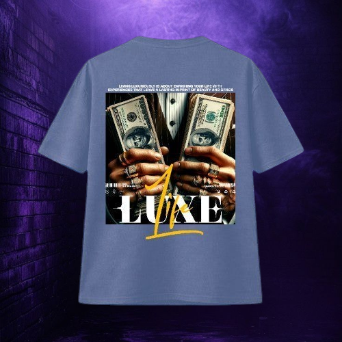Camiseta TØBY STREET azul de algodón con estampado gráfico urbano de manos con billetes y texto en la espalda