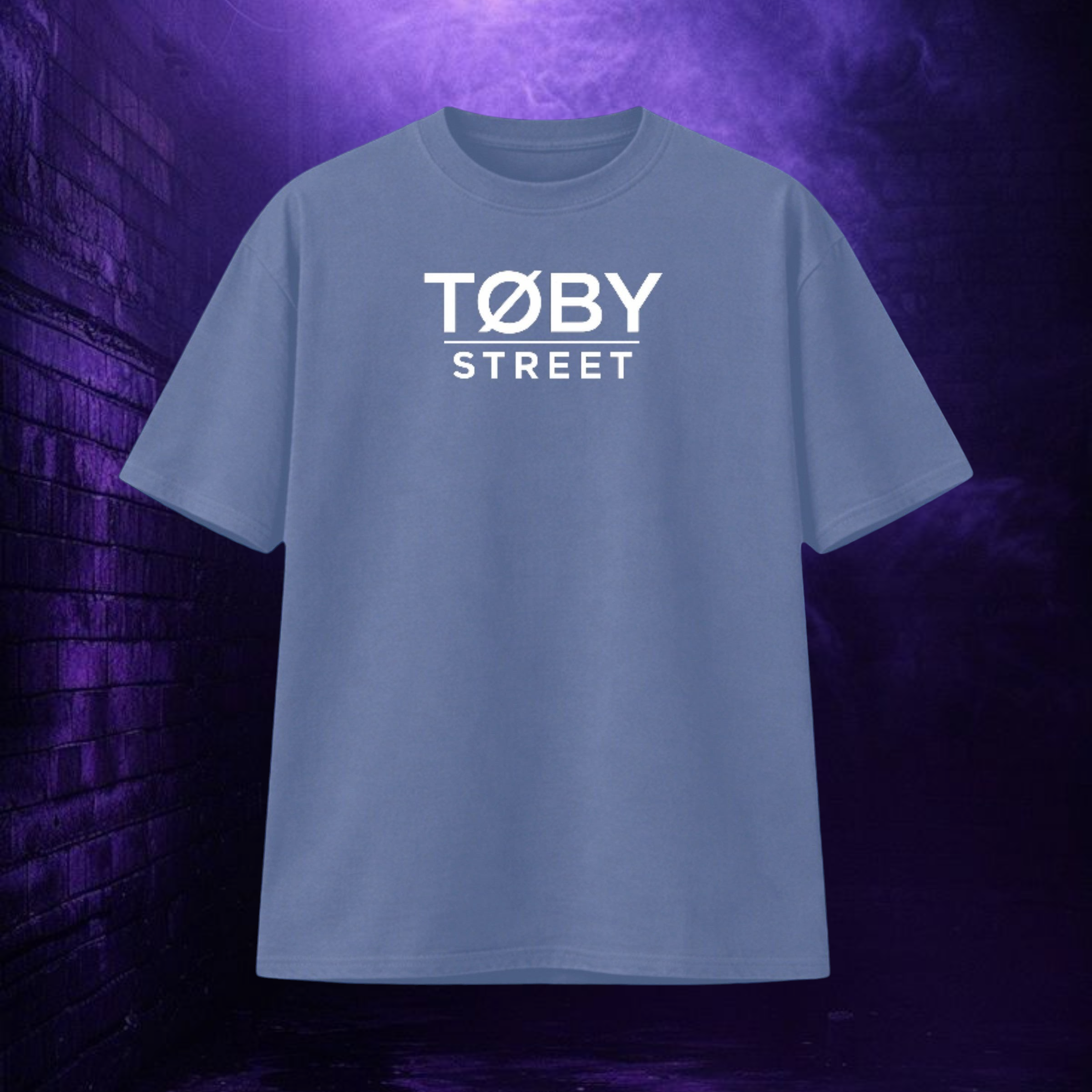 Camiseta TØBY STREET de manga corta en color azul grisáceo con estampado gráfico blanco en el pecho