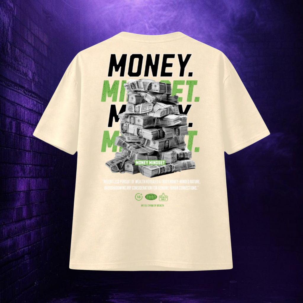 Camiseta TØBY STREET color crema con estampado gráfico de fajos de billetes y tipografía en la espalda