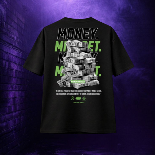 Camiseta negra de manga corta TØBY STREET con estampado gráfico de fajos de billetes y tipografía verde en la espalda