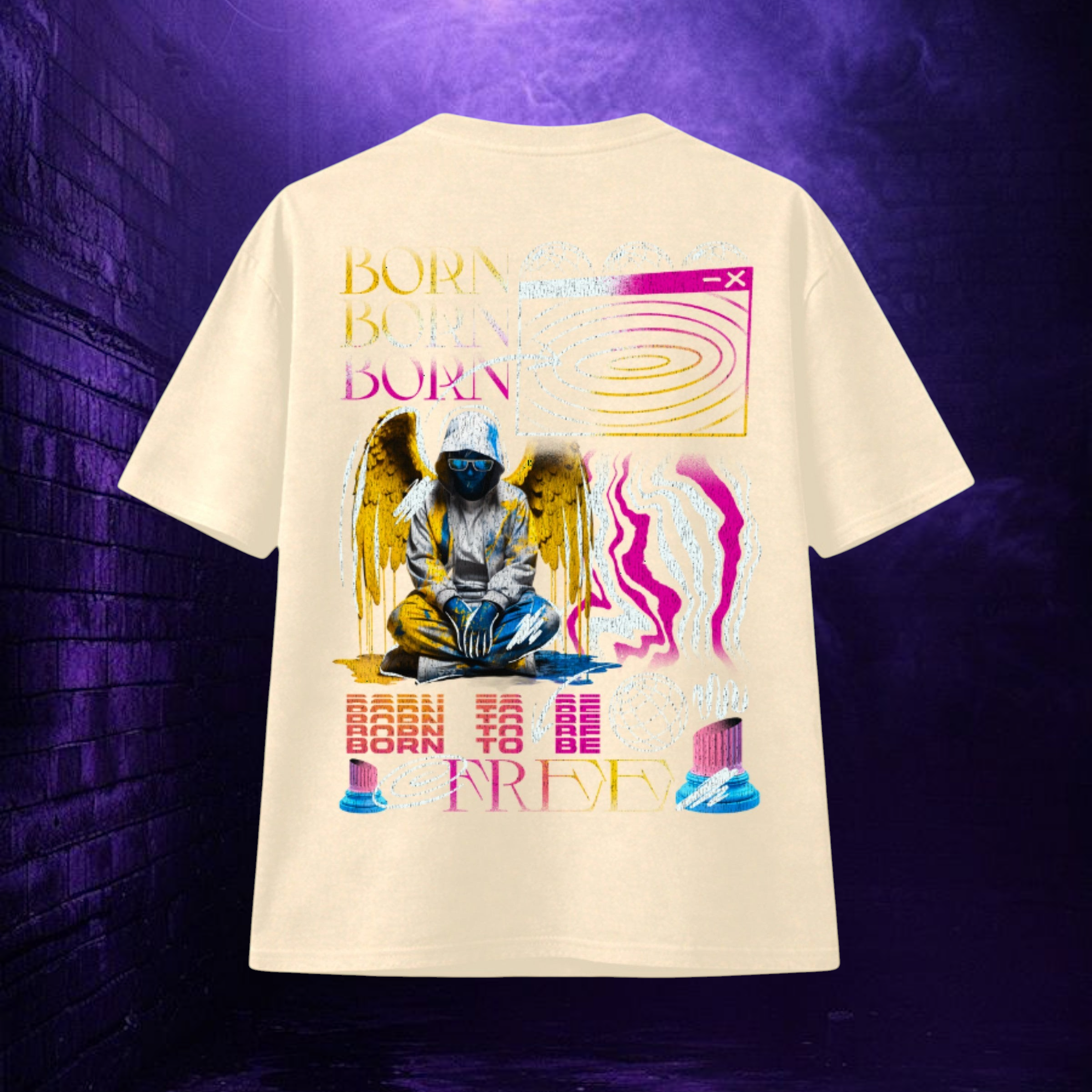 Camiseta oversize TØBY STREET color crema con estampado gráfico artístico de ángel y tipografía abstracta en la espalda
