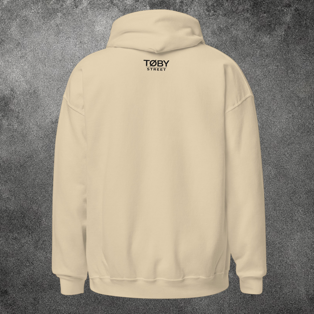 Sudadera con capucha unisex color beige de TØBY STREET con logo estampado en la parte superior de la espalda