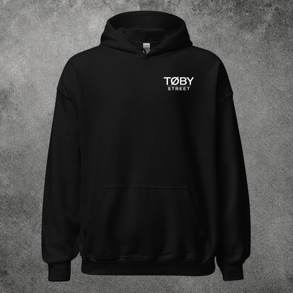 Sudadera con capucha unisex TØBY STREET en color negro con bolsillo canguro y logo estampado en el pecho